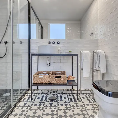 Formosa With Free Parking And Historic Charm! Appartamento