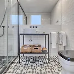 Formosa With Free Parking And Historic Charm! Διαμέρισμα